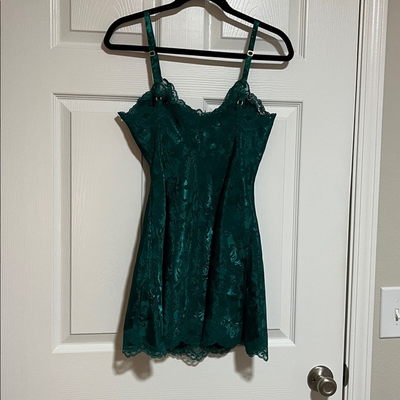 Vintage Victoria’s Secret Slip - Picture 5 of 8